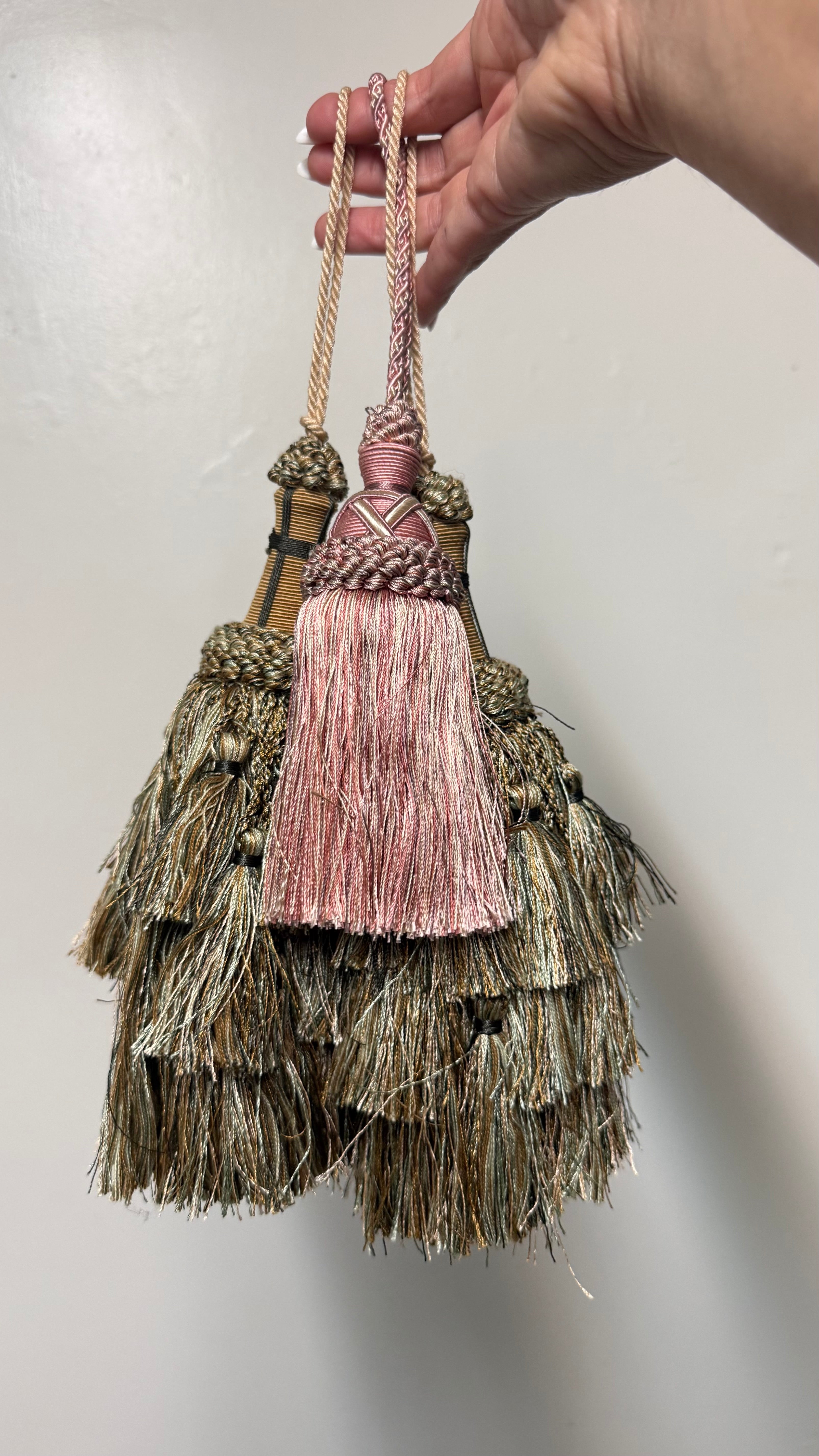 (Reserved) Tassels