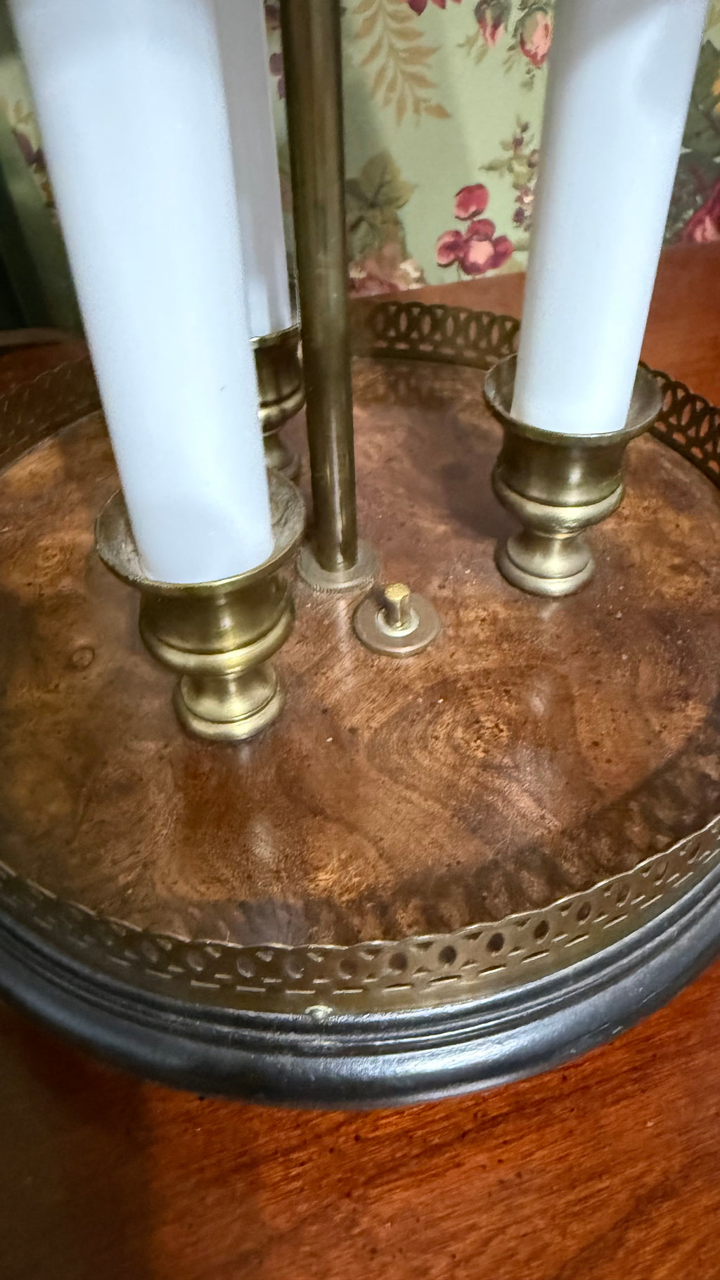 Bouillotte style table lamp