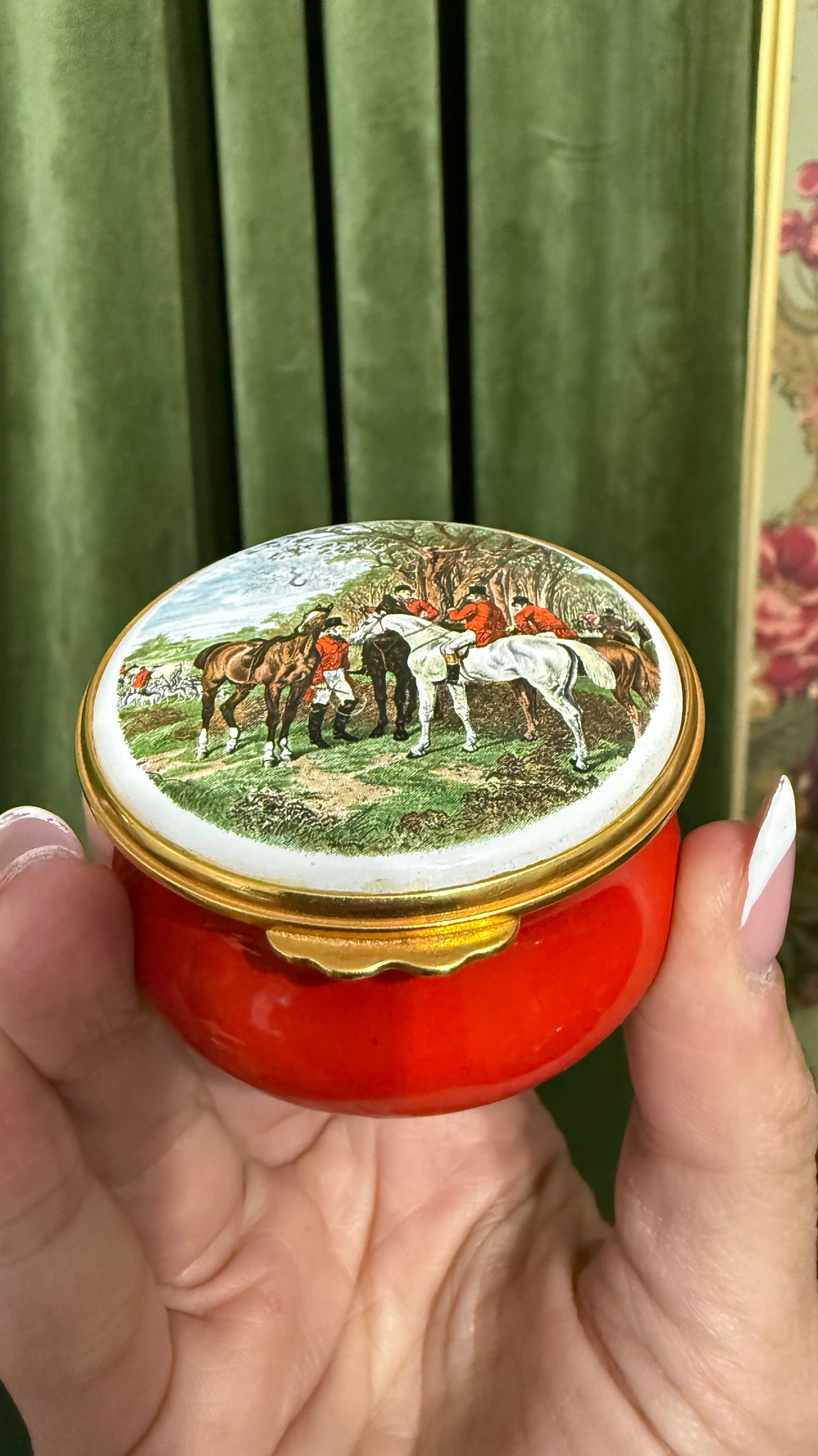 Vintage Royal Worcestershire English Hunting Scene enameled pillbox