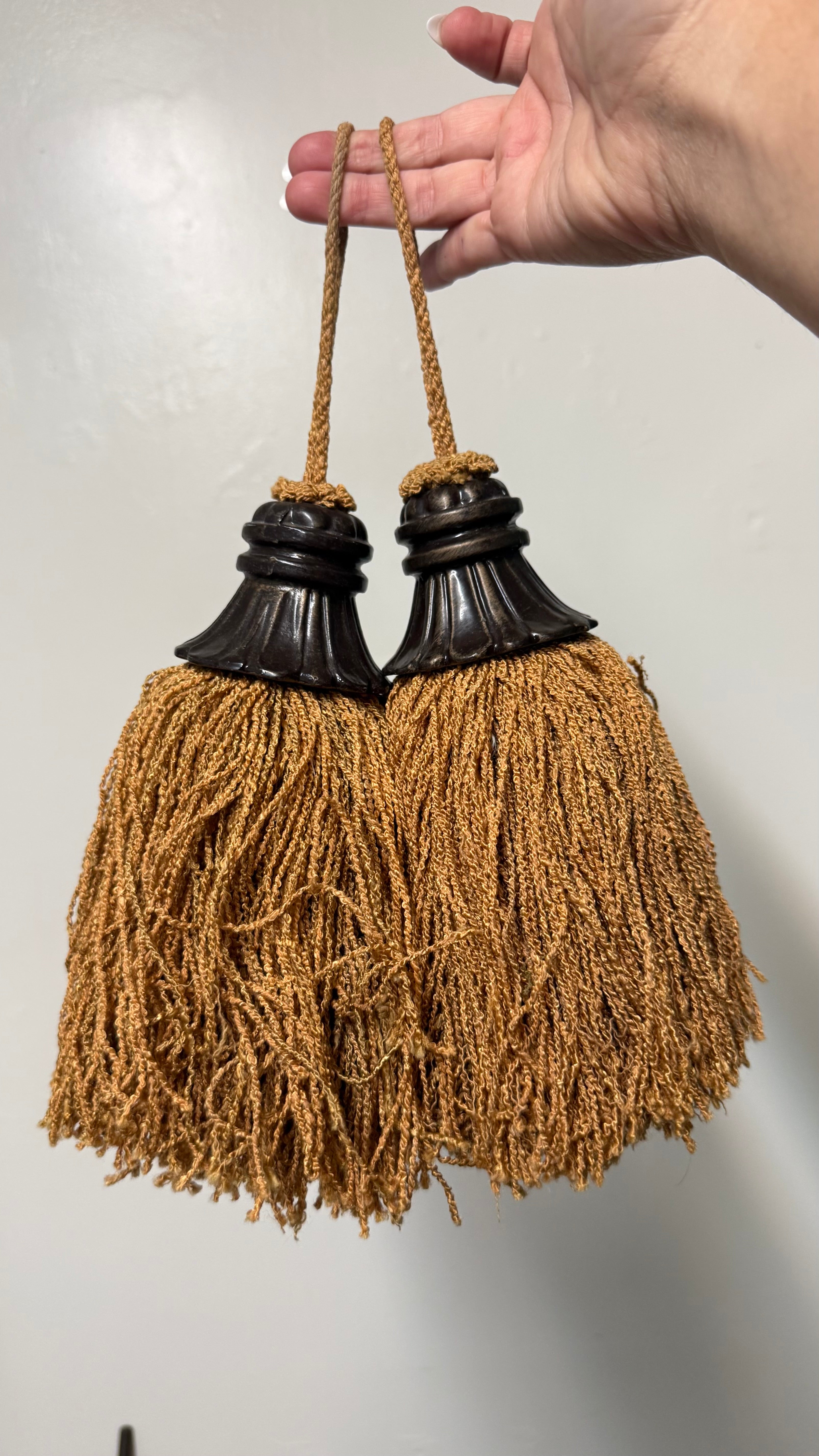 (Reserved) Tassels and dog figure