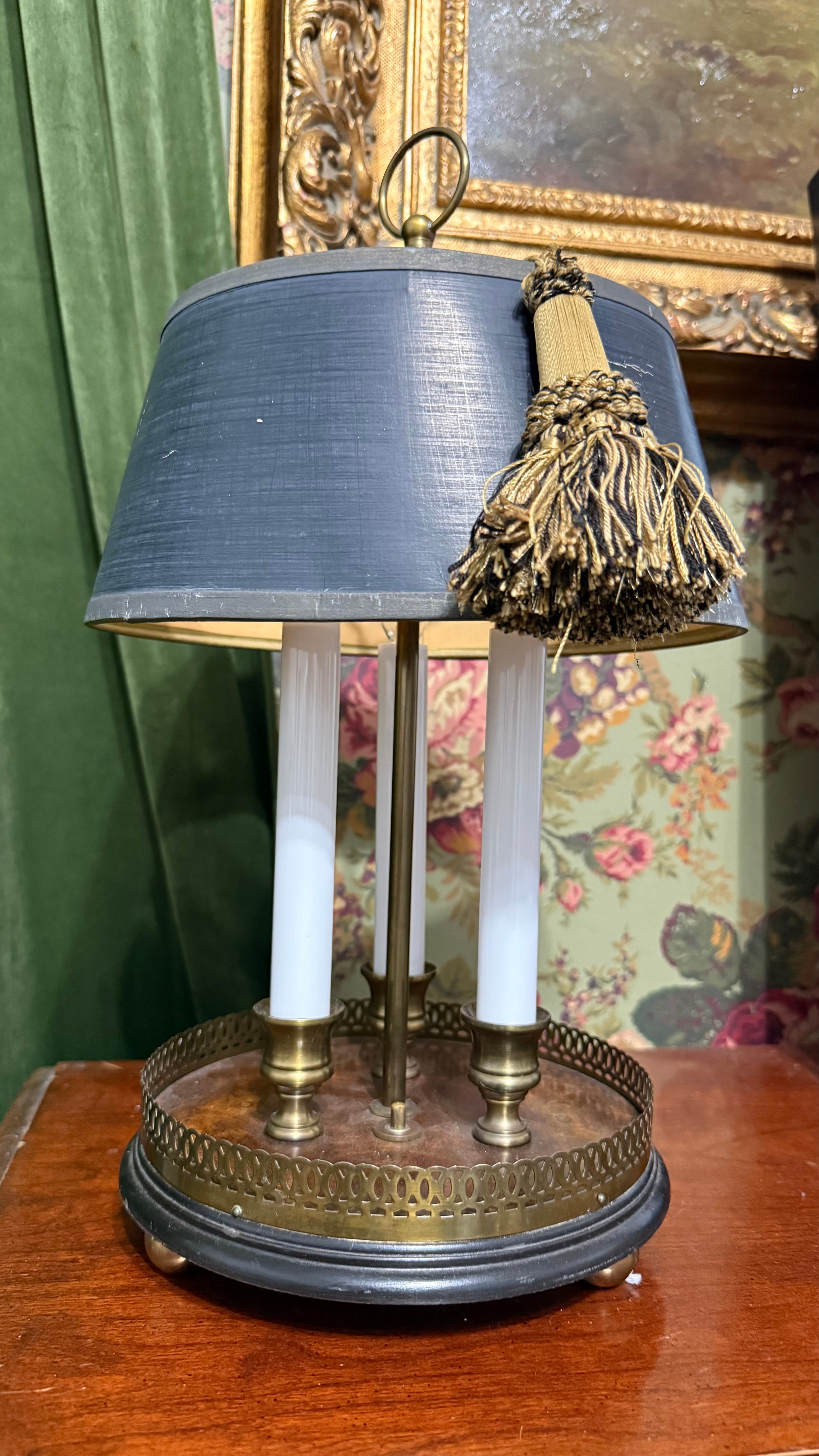 Bouillotte style table lamp
