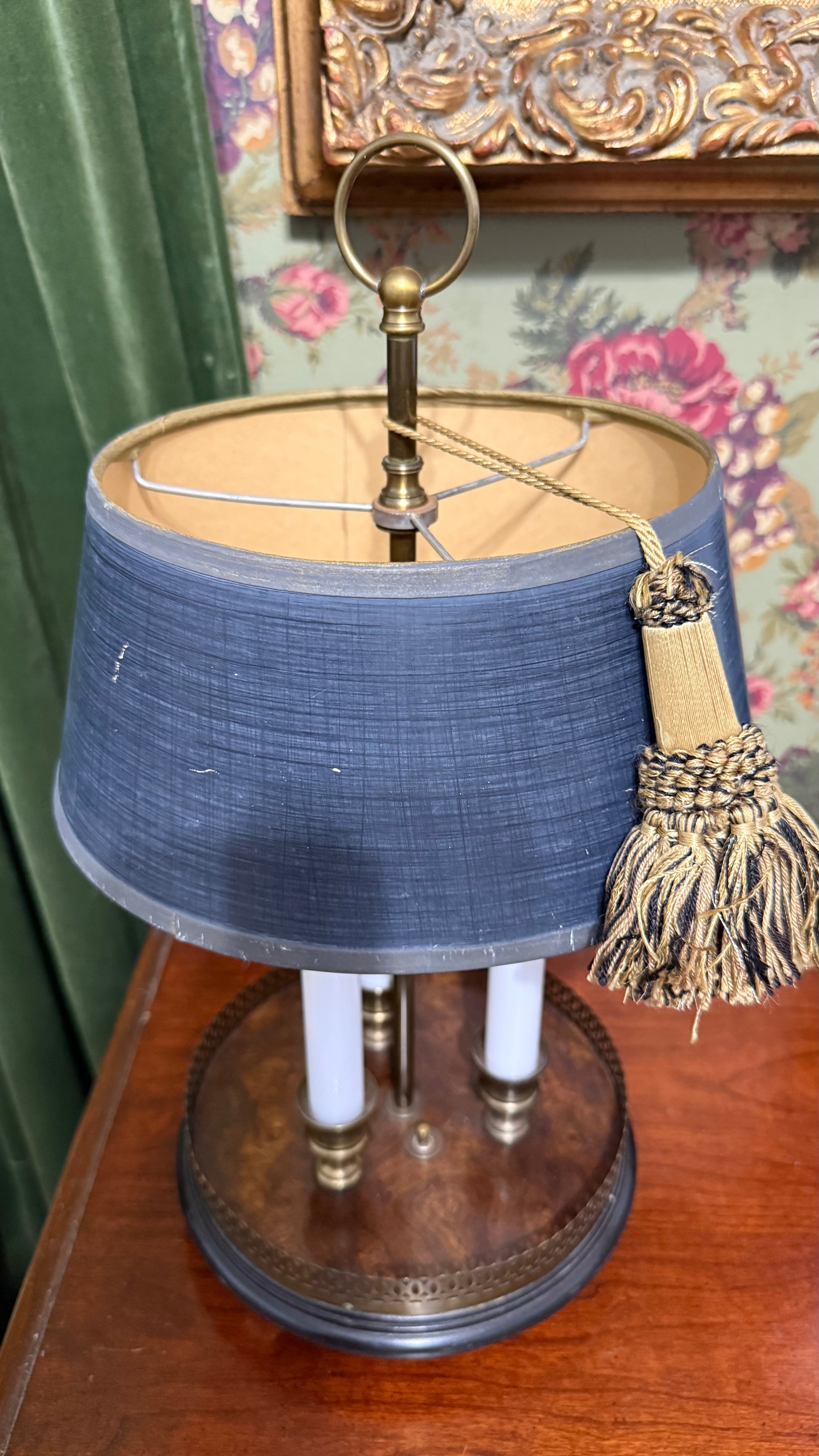 Bouillotte style table lamp