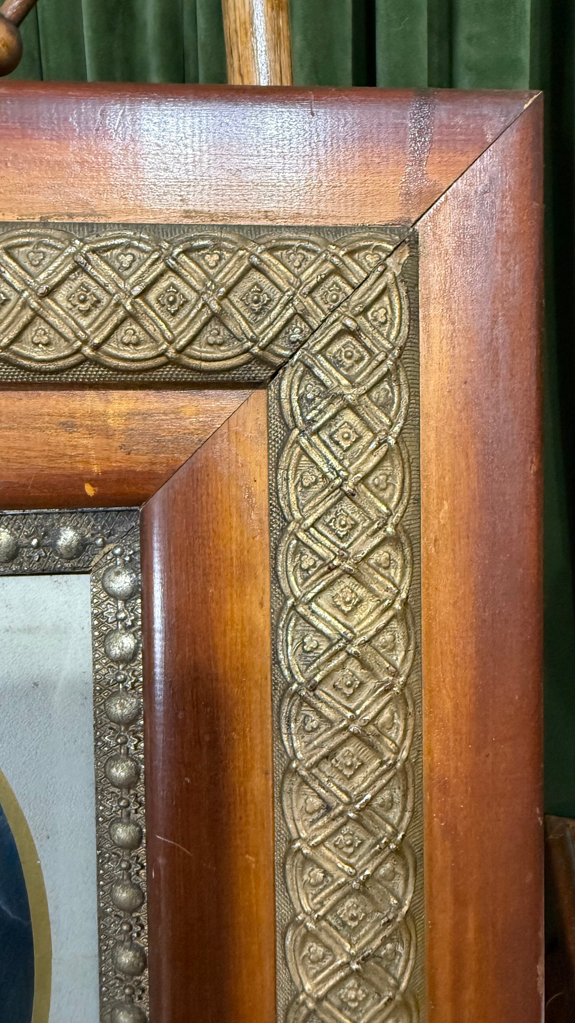 Elegant antique-style mirror