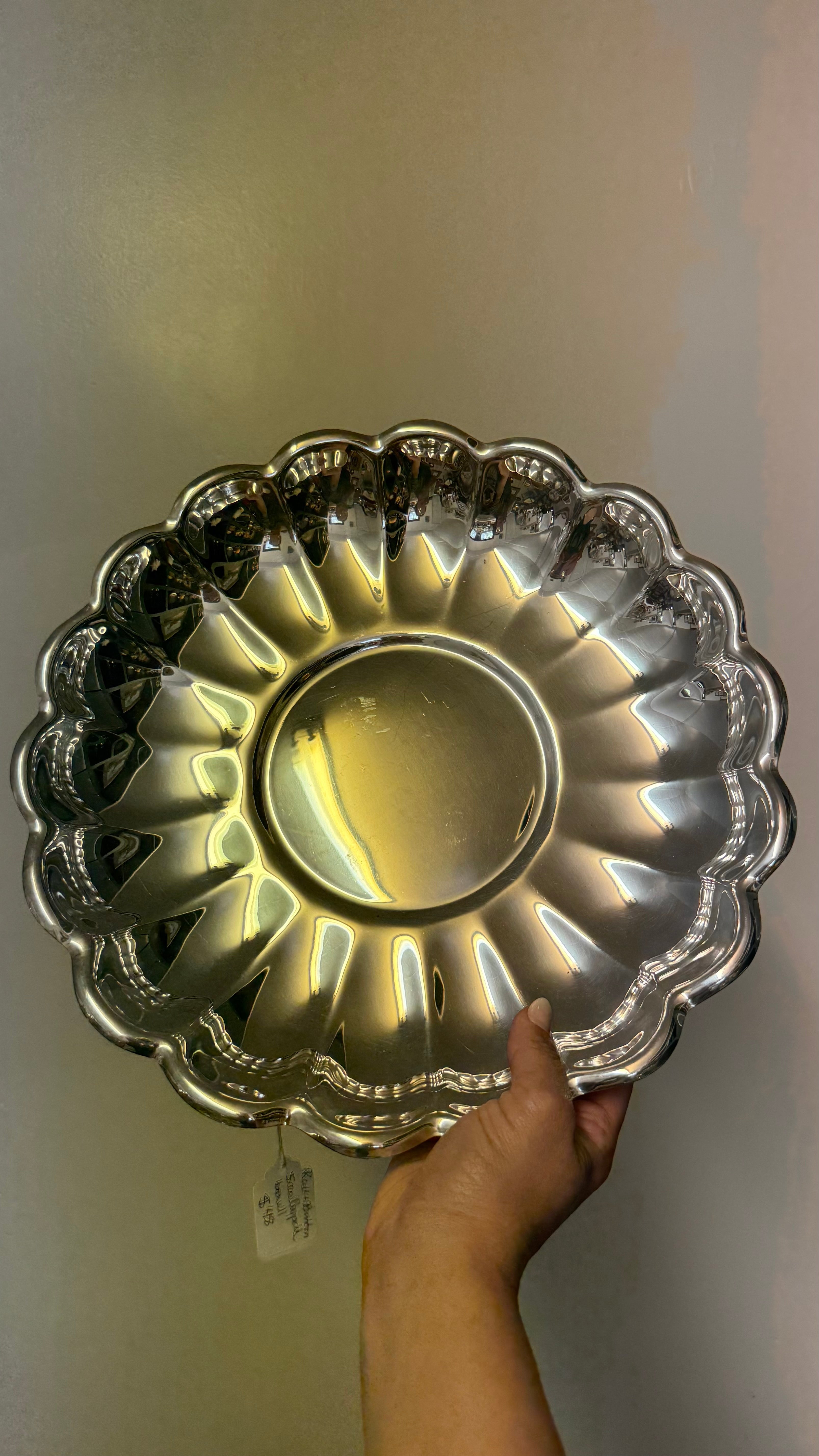(Reserved) Scalloped dish