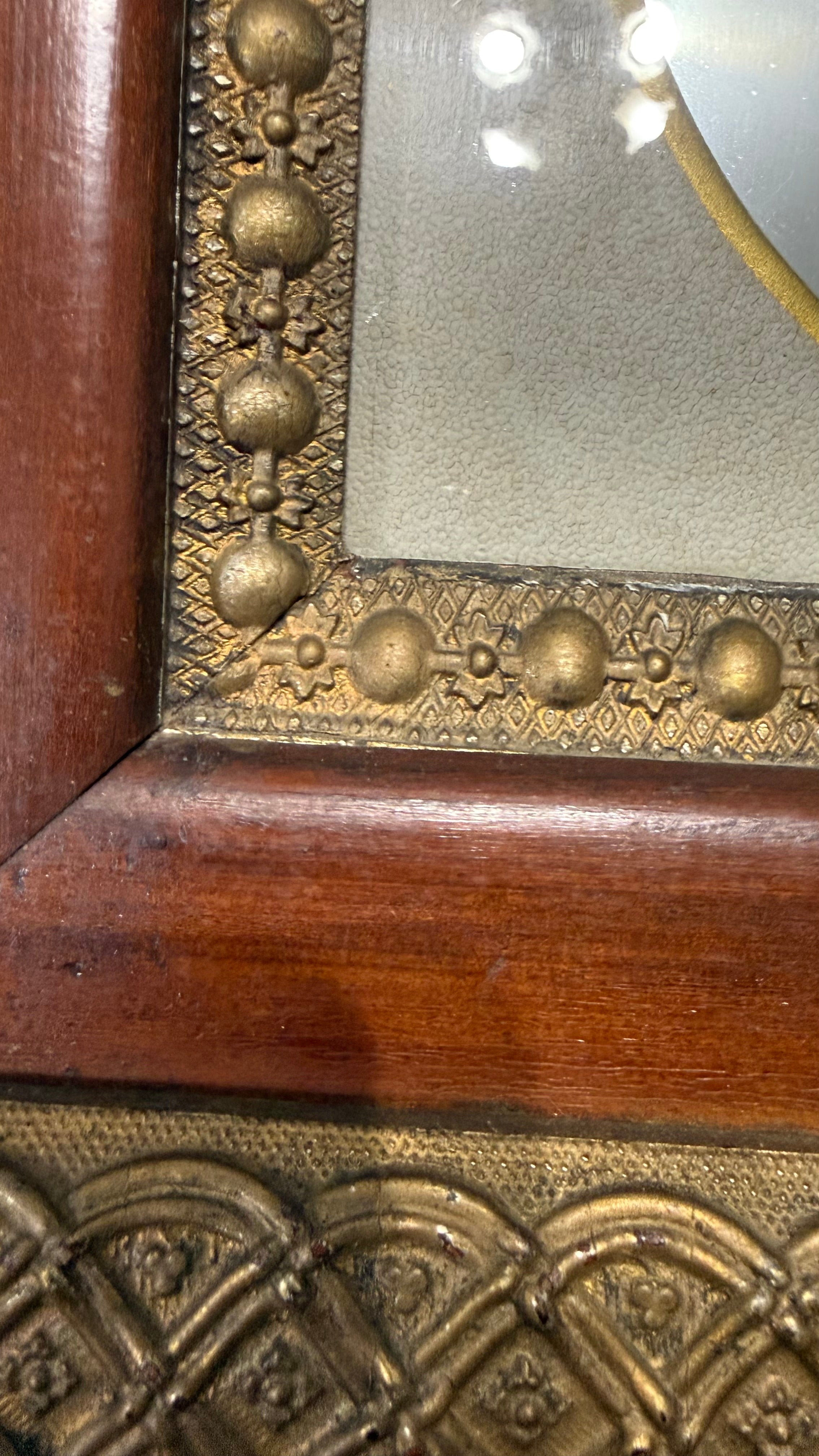 Elegant antique-style mirror