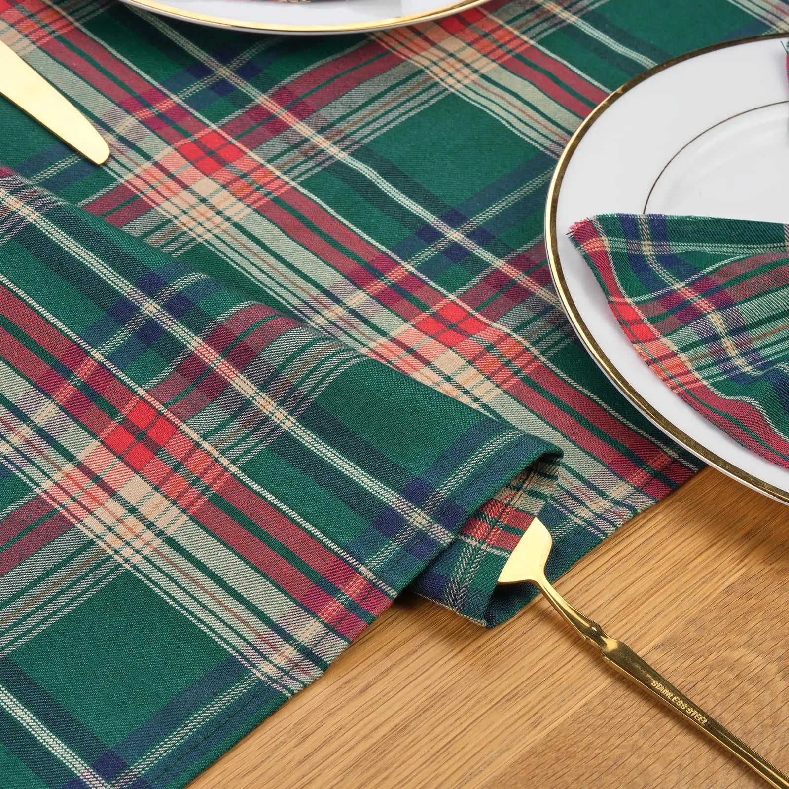 Classic Holiday: Green Plaid Runner