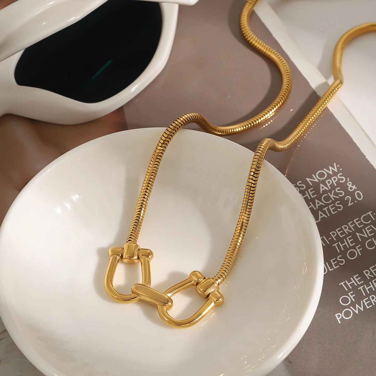 Gold Chain Necklace Horseshoe Buckle Design